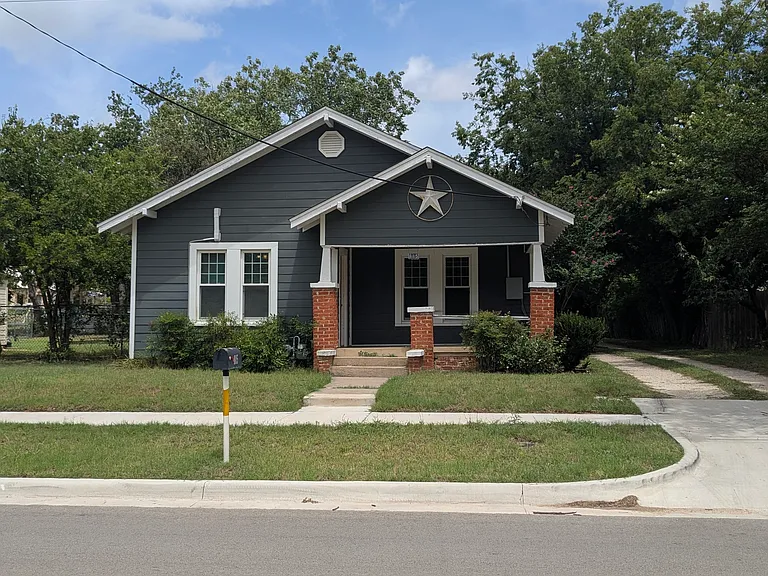 885 W Long St — Photo 1