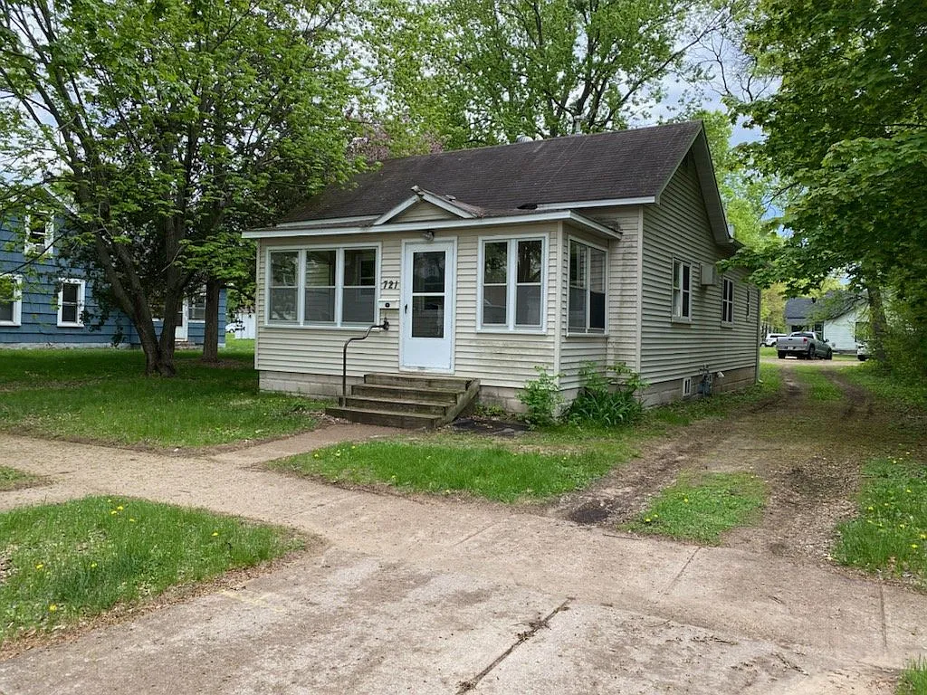 3 bed, 1.0 bath, $510 — Photo 1