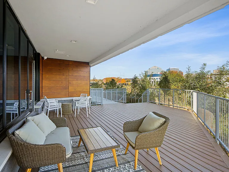 River House Apartments — Photo 42