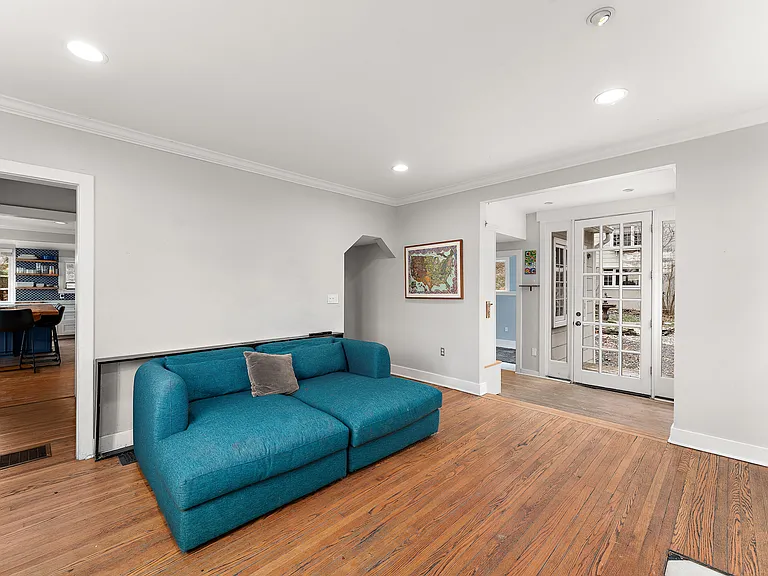 732 Orchard Ter — Photo 5