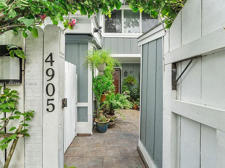 4905 SW 71st Pl — Photo 22