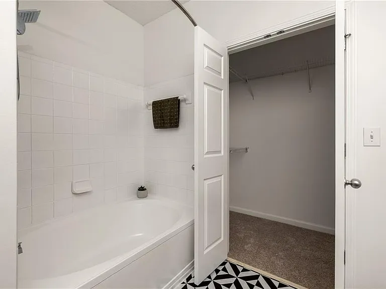 400 17th St NW #1281 — Photo 16