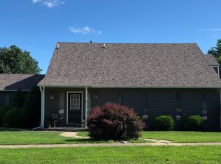 1101 Fawn Dr, Mahomet, IL