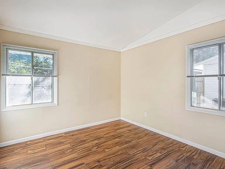 2426 Shasta Dr — Photo 14