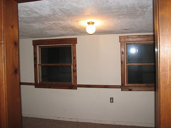 5th image of 333 1/2 N Fairview Ave