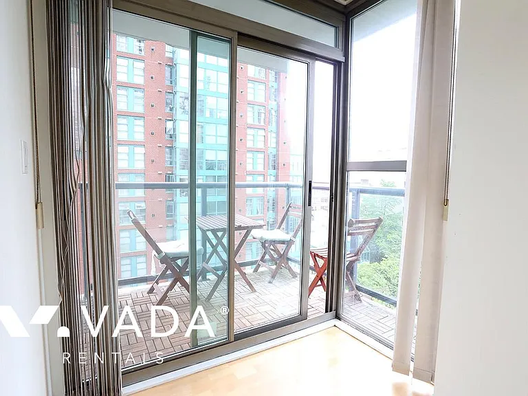 928 Richards St #605 — Photo 15