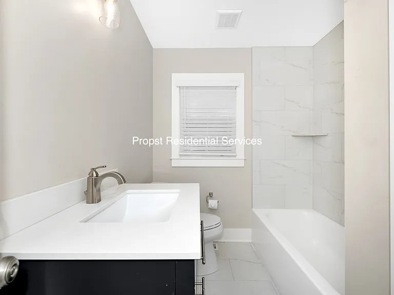 1616 McCullough Ave NE — Photo 23