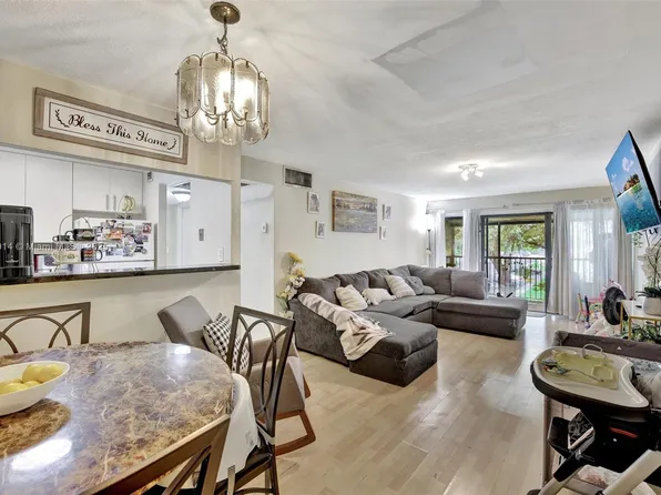 5841 Washington St APT 62, Hollywood, FL 33023