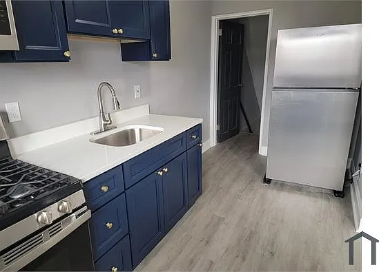 4 bed, 1321 sqft, $2,600 — Photo 2