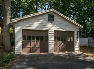 81 Hillcrest Rd, Maplewood, NJ 07040