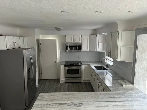 5654 Douglas Rd, Toledo, OH 43613