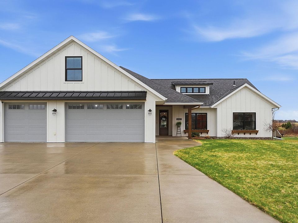 1st image of 1590 Perennial Ln NE