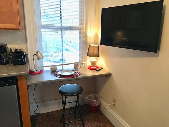 4th image of 27 N Winooski Ave #3