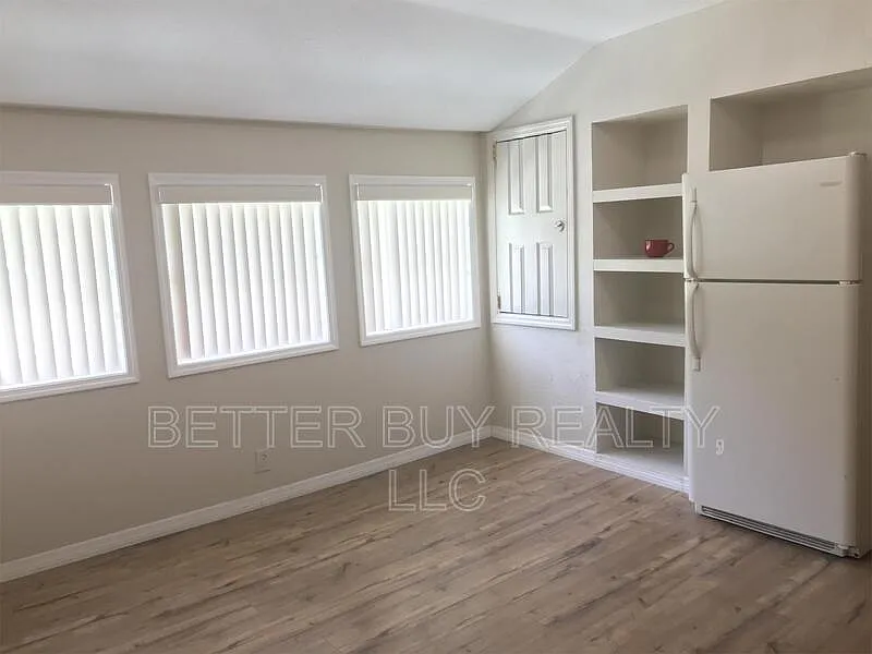 1 bed, 1.0 bath, 848 sqft, $1,275 — Photo 4