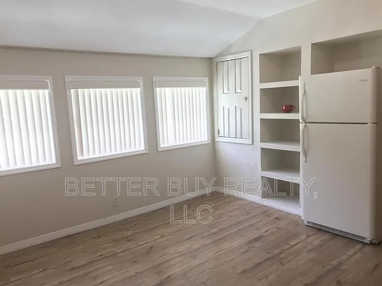 300 N Church St #B — Photo 4