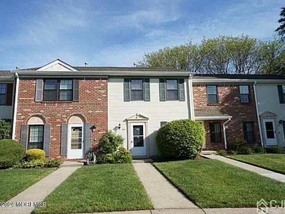 2nd image of 254 Bromley Pl #254