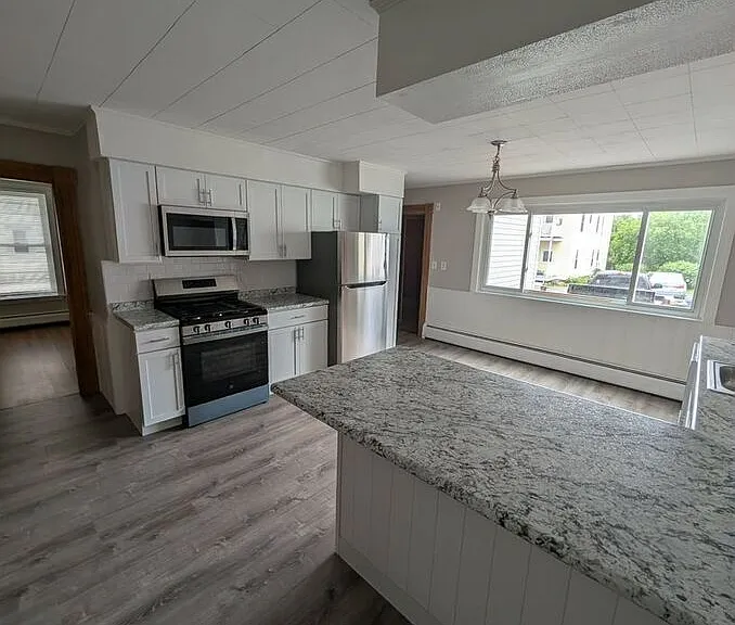 465 Cartier St #1 — Photo 6