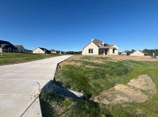 800 Monterey Cir, Van Alstyne, TX 75495