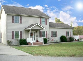 1027 Sand Hill Rd, Livermore, KY 42352