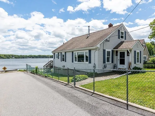 4 Lake Ave, Tiverton, RI 02878
