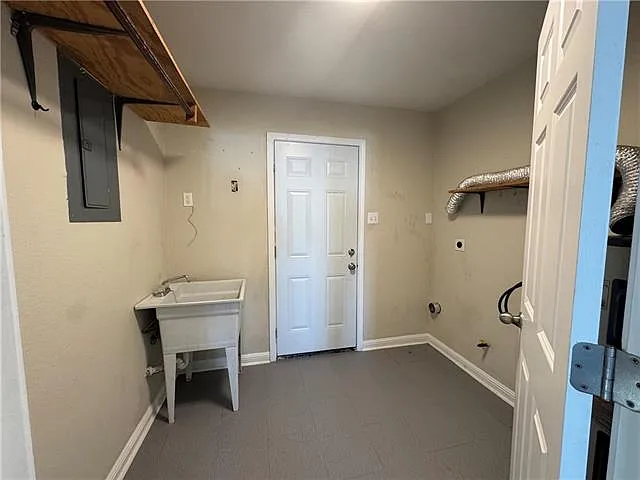3108 Laplace St — Photo 7
