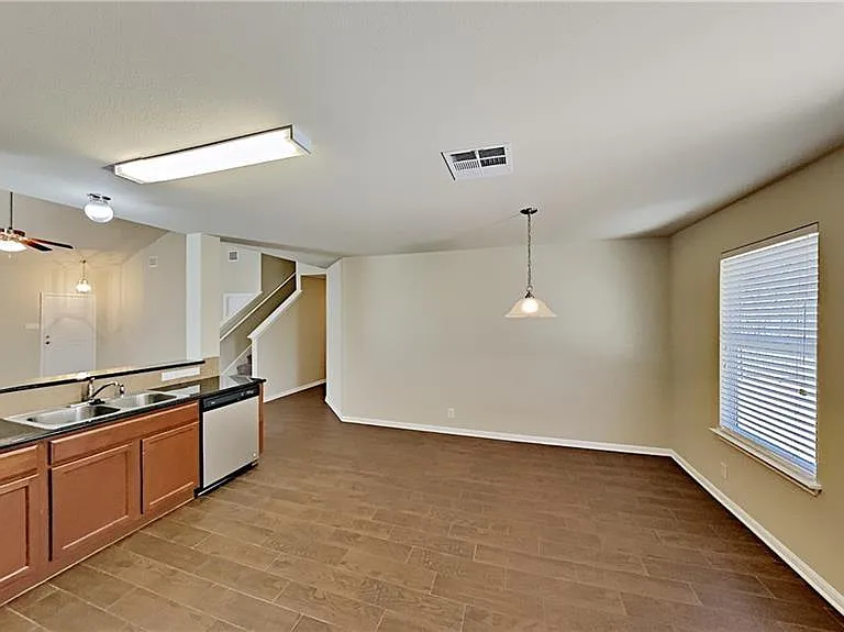 200 Adriana Ln — Photo 10