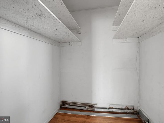 36th image of 10 Hemlock Rd