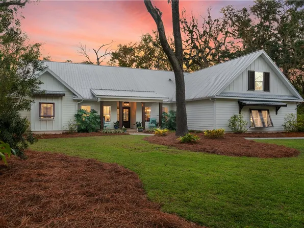 322 Canopy Ln, Waverly, GA 31565