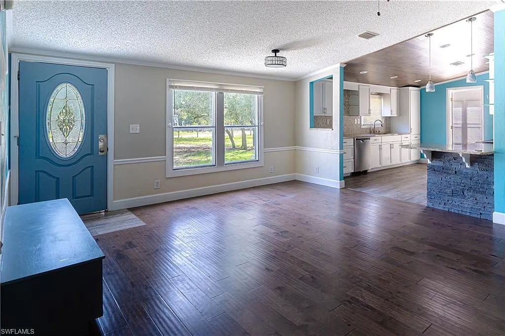 3 bed, 2.0 bath, 1404 sqft, $1,950 — Photo 2