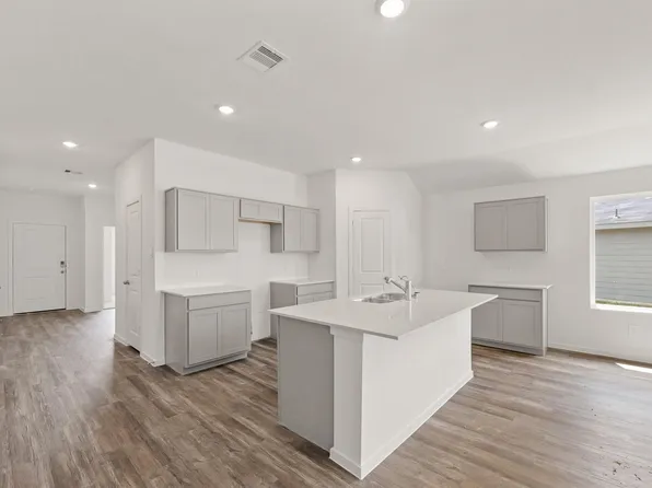 112 Rustic Crk, Dayton, TX 77535