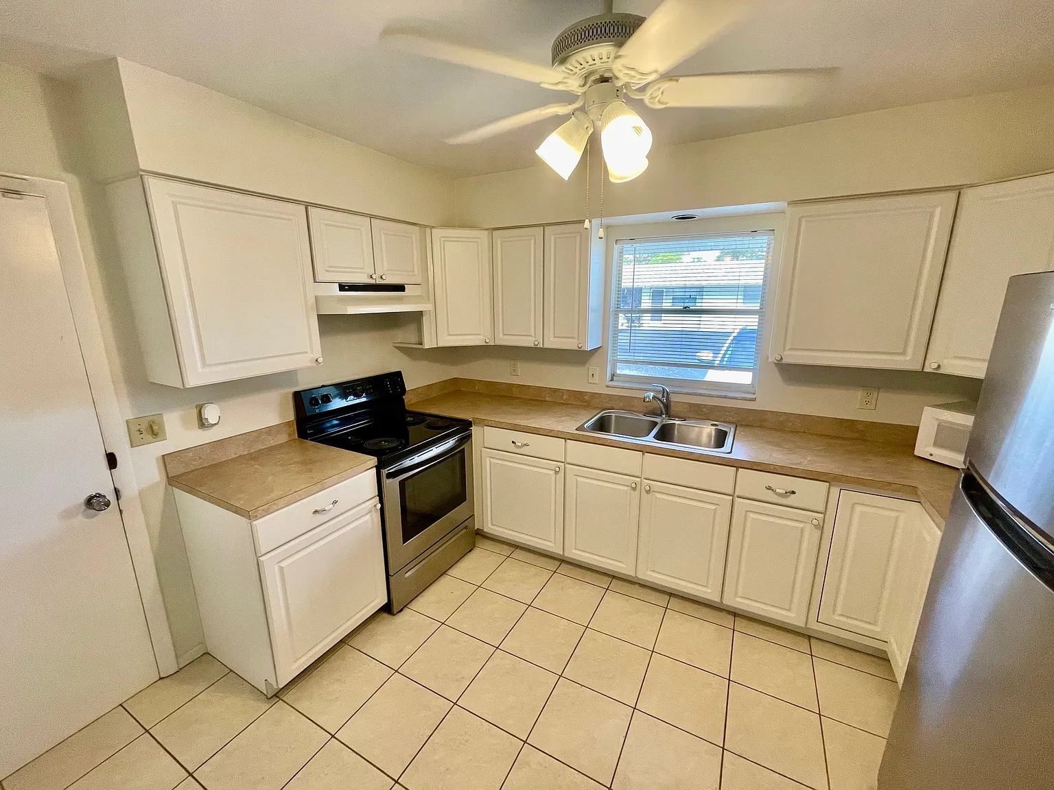 2 bed, 1200 sqft, $1,600 — Photo 3