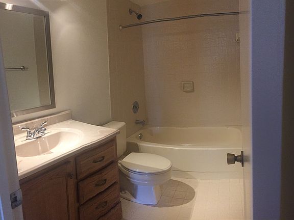 3rd image of 800 NW 106th Ave Unit 4