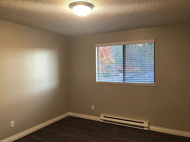 490 River Ave — Photo 11