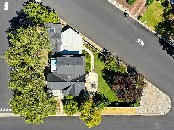 2nd image of 501 Manzanita Ave