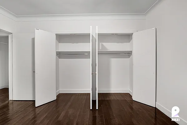 Rented by REZI | media 37