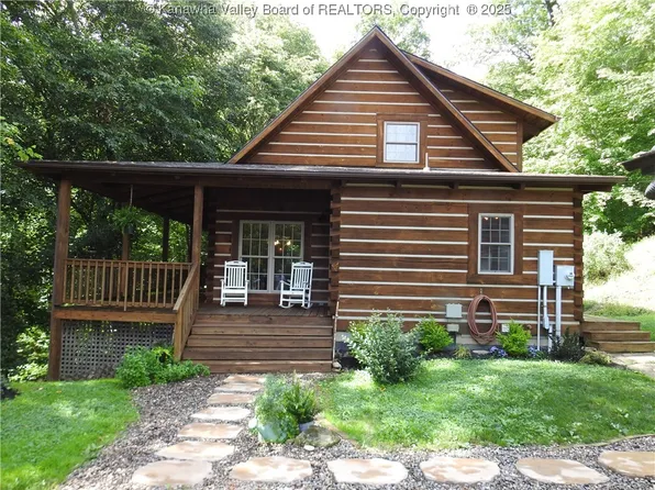 5609 Hurricane Creek Rd, Hurricane, WV 25526