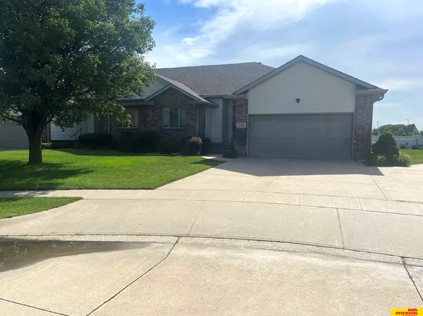 704 Heatherwood St, Fremont, NE 68025