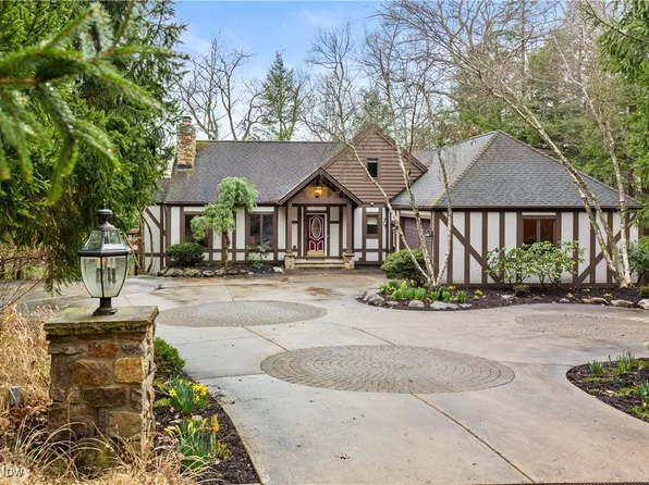 1364 Echo Gln, Gates Mills, OH 44040