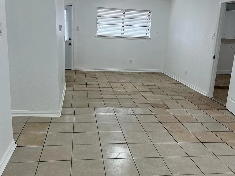 2714 Dewitt St — Photo 8