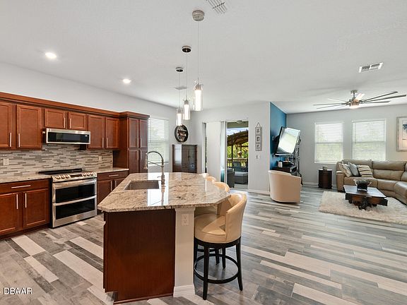 5th image of 807 Armenia Ct
