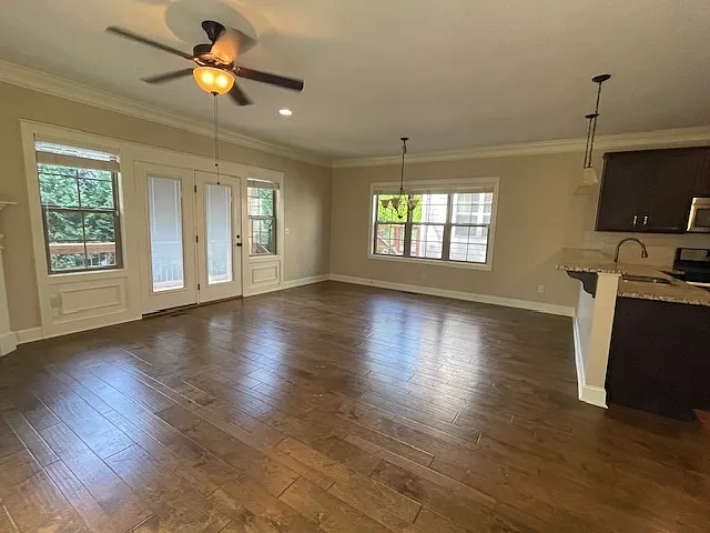 17 Tudor Way — Photo 3