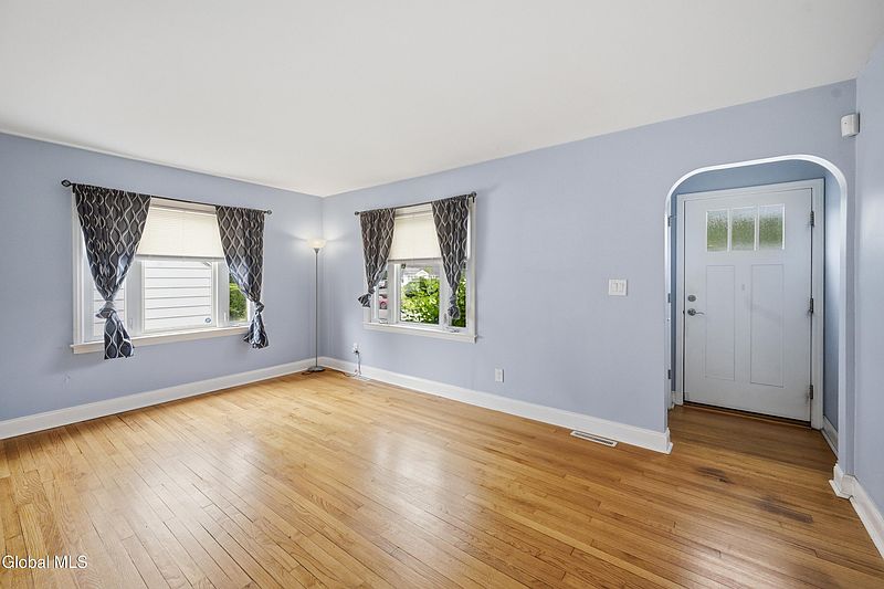 5th image of 1022 Riggi Avenue