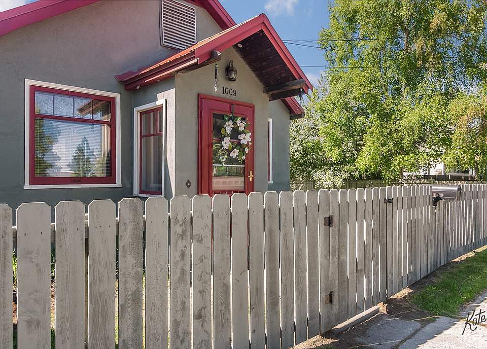 1st image of 1009 2nd Ave