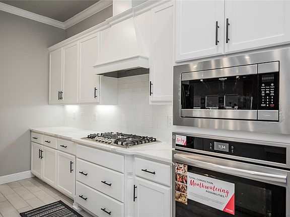 2nd image of 2300 Cameo Ln