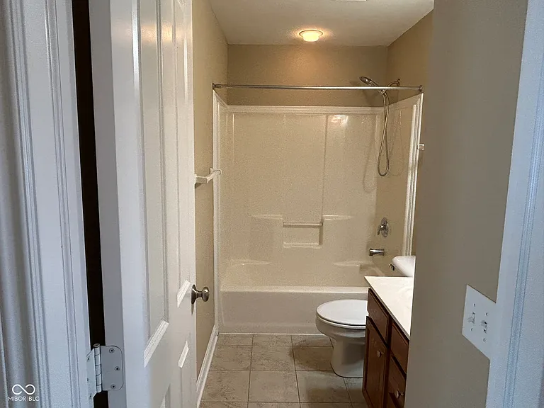 8645 Meridian Square Dr — Photo 23
