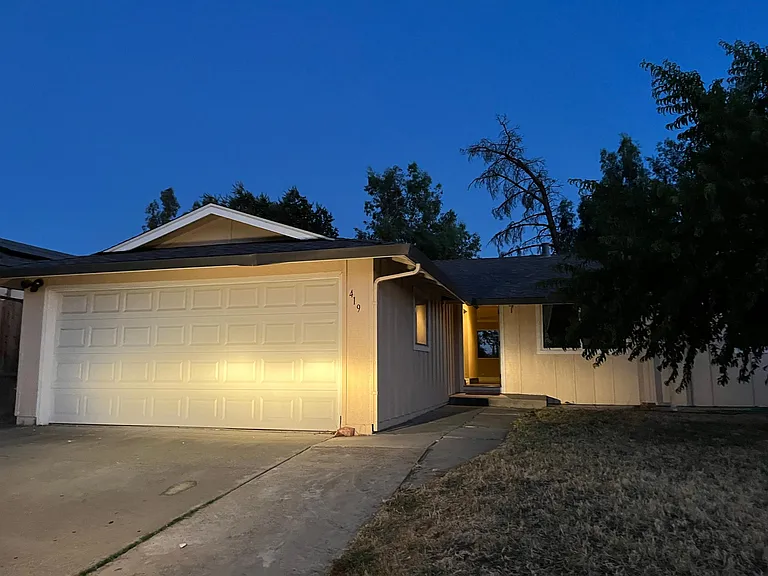 419 Manchester Way — Photo 2