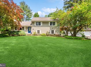 7 Harvest Dr, Pennington, NJ 08534