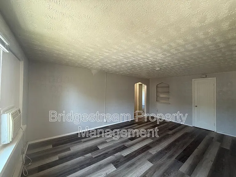 455 Forest Ave #10 — Photo 1