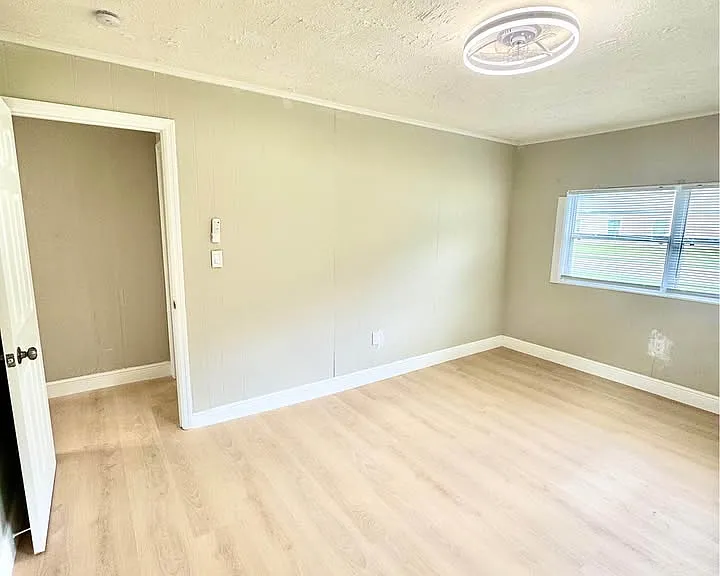 4910 Huppel Ave — Photo 15