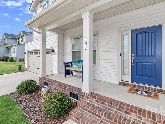 3rd image of 137 Northlake Dr